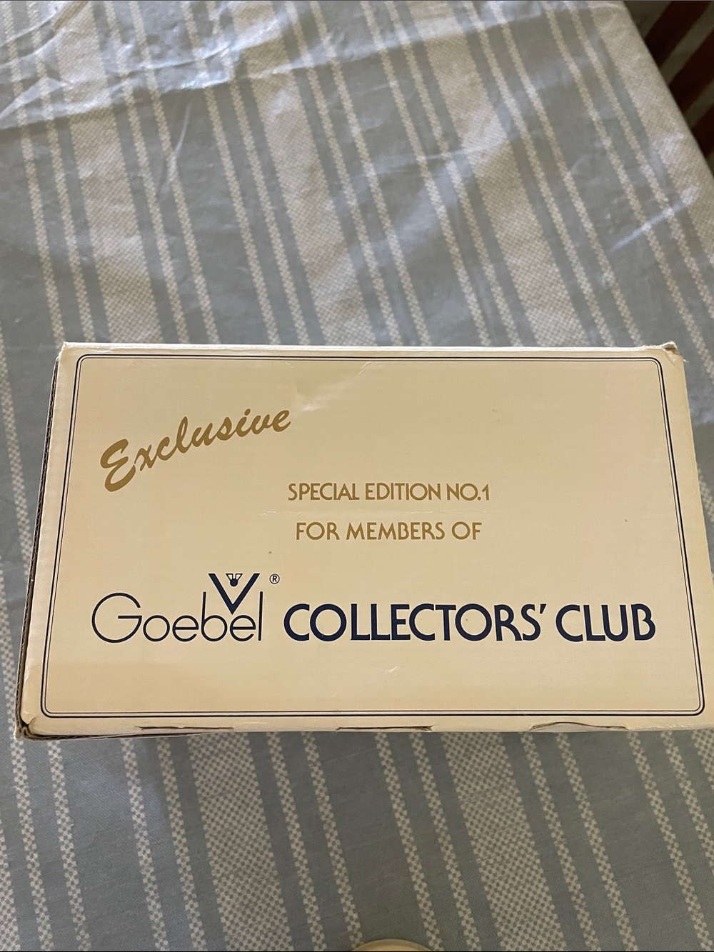Goebel Cream Box with Navy Logo